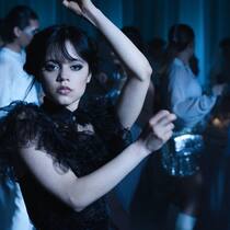 Ob Wednesday (Jenna Ortega) ihren legendären Tanz in Season 2 wiederholt?