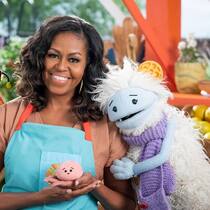 Zeigt Waffel (r.) und Mochi, wie lecker und gesund Essen sein kann: Michelle Obama.