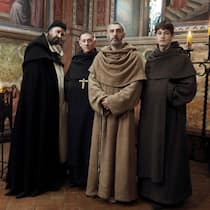 Du sollst nicht töten! Ach ja? Rupert Everett, Michael Emerson, John Turturro, Damian Hardung (v. l.).
