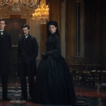 Die Guinness-Erben: Benjamin (Fionn O’Shea), Edward (Louis Partridge), Arthur (Anthony Boyle) und Anne (Emily Fairn, v. l.).