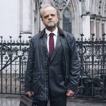 Filialleiter Alan Bates (Toby Jones) sagt der britischen Post zu Recht den Kampf an.