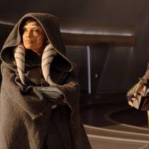 Ahsoka Tano (Rosario Dawson, l.) und Sabine Wren (Natasha Liu Bordizzo) in der neuen «Star Wars»-Serie «Ahsoka».