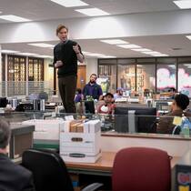 Mimt den Chef im «Office»-Spinoff: Domhnall Gleeson in «The Paper».