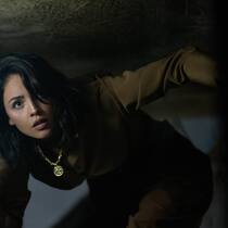 Esme (Eiza González) ist den Schatzjägern immer dicht auf den Fersen.