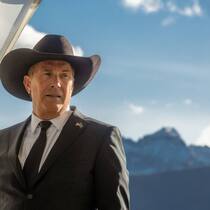 Wie wurde das Familienoberhaupt John Dutton (Kevin Costner) aus der Serie geschrieben? In der ersten Folge von Staffel 5B erfahren wir's.