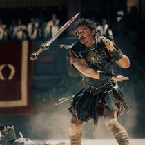 Gladiator Lucius (Paul Mescal) kämpft gegen Feldherr Acacius (Pedro Pascal).