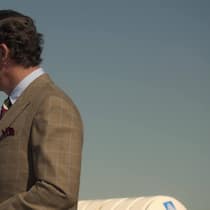 Diana (Elizabeth Debicki) und Charles (Dominic West) mimen ein Liebespaar – doch die Ehe ist längst zerrüttet.