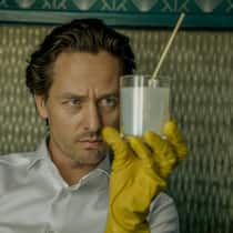 Achtsamkeit macht mordsmässig kreativ: Unterwelts-Anwalt Björn (Tom Schilling).