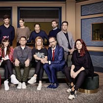 Losprusten darf nur der Host: Michael «Bully» HerbigOben: Tommi Schmitt, Martina Hill, Michael Herbig, Klaas Heufer-Umlauf, Bastian Pastewka. Unten: Anke Engelke, Larissa Riess, Max Giermann, Annette Frier, Kurt Krömer, Tahnee.