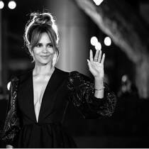Auf dem roten Teppich ist Halle Berry daheim. Doch sie kann auch anders als Glamour.