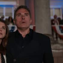 Ratlos: US-Botschafterpaar Kate und Hal Wyler (Keri Russell, Rufus Sewell).