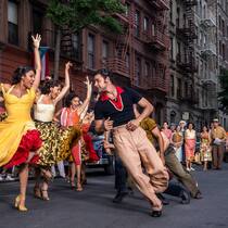 Fiesta Latina: Bernardo (Alvarez, M.) und seine puerto-ricanischen Freunde.