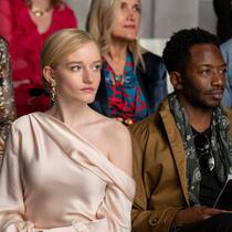 Arrogant und elegant: Julia Garner als Anna Delvey in «Inventing Anna» (Netflix).