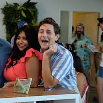 Ryan (Ryan O'Connell) mit seinen Freunden Kim (Punam Patel) und Michael Baral (Augustus Prew) in der Netflix-Serie «Ein besonderes Leben».