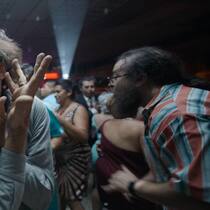 Völlig selbstvergessen: Silverio (Daniel Gimenez Cacho) tanzt zu David Bowies «Let’s Dance».