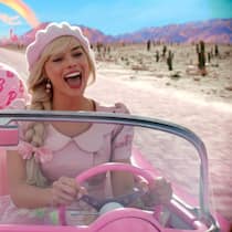 Ein Trip in die echte Welt: Barbie (Margot Robbie) chauffiert Ken (Ryan Gosling).