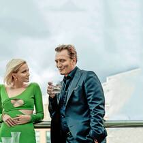 Es knistert:  Verhoeven (Oliver Masucci) mit seinem Escort-Girl Iris (Julia Goldani Telles).