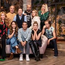 Hazel Brugger (2.v.r. oben) und Michelle Hunziker (rechts oben) gehören zu den neuen Teilnehmerinnen der 3. Staffel «LOL: Last One Laughing».
