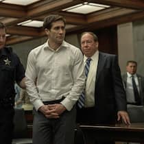 Staatsanwalt Rusty (Jake Gyllenhaal, M.) für einmal auf der Anklagebank.