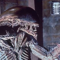 Die gruselige Kreatur von H. R. Giger vergisst niemand so schnell.