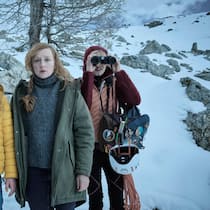 Mysterykrimi-Thriller und Klimakrise: Die Ärztin Lucia (Brigitte Hobmeier, M.) sucht nach der verschollenen Gletscherfrau.
