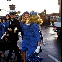Leonardo DiCaprio wickelt als Hochstapler Frank Abagnale Jr. in «Catch me if you can» alle um seinen Finger.