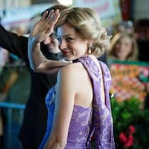 Noch lächelt sie: Prinzessin Diana (Emma Corrin) als neues Mitglied der Royals.