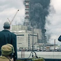 Bange Blicke auf die tödliche Atomwolke nach der Explosion in Reaktor 4.