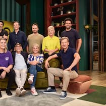 Olaf Schubert, Torsten Sträter, Bully Herbig, Ralf Schmitz, Ina Müller, Elias M’Barek (hinten v. l.) ; Meltem Kaptan, Hazel Brugger, Otto Waalkes, Mirja Boes, Michael Kessler (vorne v. l).