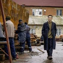 IT-Spezialist Charles (Rami Malek) ist den Mördern seiner Frau auf der Spur.