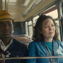 Micheal Ward und Olivia Colman in «Empire of Light».