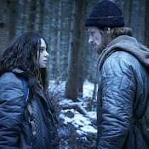 Schlagkräftiges Vater-Tochter Gespann: Esme Creed-Miles und Joel Kinnaman.