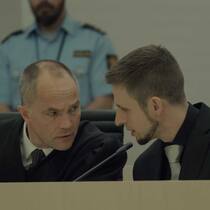 Wie verteidigt man einen Massenmörder wie Breivik (Danielsen Lie, r.)?