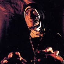 Mit ihr wird wohl niemand selig: betagte Mutter Oberin aus «Dark Waters» (1993).