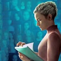 Büroangestellte Jane (Julia Garner).