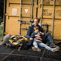 Vater Uli (Mark Waschke) flüchtet mit seiner Familie nach Russland.