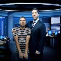 Unfähig und arrogant: Nick Mohammed und David Schwimmer (r.) als Cyber-Experten.
