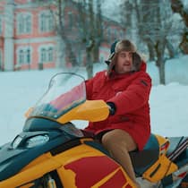 Fabian (Bastian Pastewka) sucht nach Fluchtmöglichkeiten, falls sein Coup Erfolg hat.