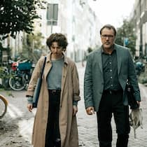 Das Arzt-Patientin-Verhältnis gerät ins Wanken: Julia Windischbauer, Sebastian Koch.