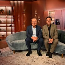 Wühlen sich durch deutsche TV-Archive: Oliver Welke und Bastian Pastewka (r.).