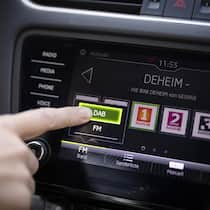 Kein UKW in Tunneln! Da sind Auto­fahrer weiter auf DAB+ angewiesen.