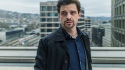 Auch in der 2. Staffel von «Neumatt» ist Michi (Julian Koechlin) wieder als Consultant unterwegs.