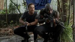 Pilot Brodie (Gerard Butler) und Louis (Mike Colter) wehren sich gegen philippinische Rebellen.