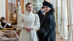 Es ist Krieg, doch in der Schweiz ist scheinbar alles gut: Krankenschwester Johanna (Dominique Devenport, l.) mit Gräfin von Hausner (Jeanette Hain).