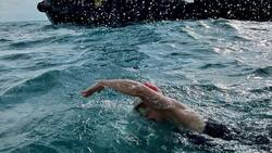Trudy Ederle (Daisy Ridley) schwamm die 56 Kilometer lange Strecke in 14,5 Stunden.