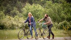 Velotalk: Charlotte (Sandrine Kiberlain) und Simon (Vincent Macaigne).