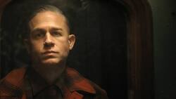 Charlie Hunnam schlüpft für Netflix in die Rolle des berühmten Leichenschänders.