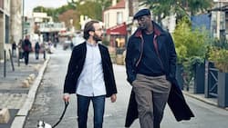 Gassi zu dritt: Die Freunde Assane (r.), Benjamin und Hündchen «J’accuse»..