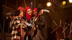 Gitarristin Amina (Anjana Vasan, 2. v. r.) komplettiert die Punkband Lady Parts.