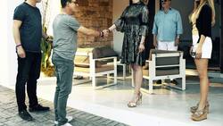 Händedruck ins Elend: Julian Looman, Andreas Lust, Anna Gorshkova, Nicholas Ofczarek, Cosima Lehninger (v. l.).